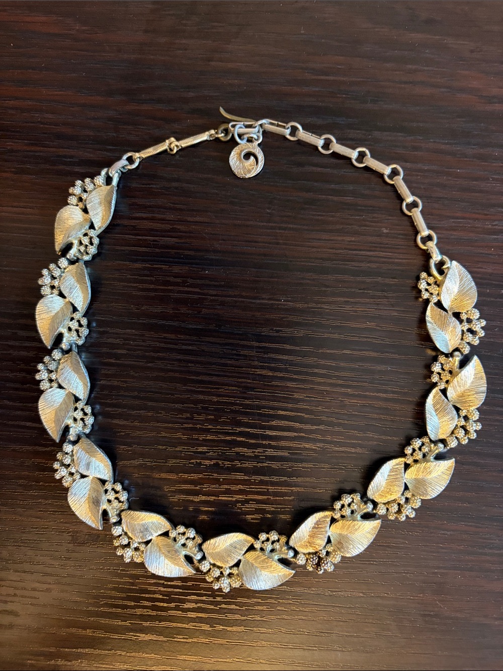 Vintage Goldtone Leaf Cluster Necklace - Women Jewelry 16 1/2” long